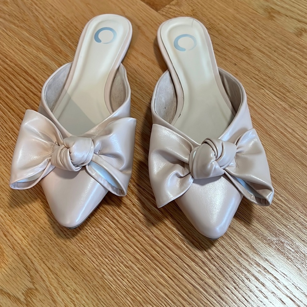 Slip on with over size bow